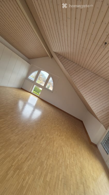 Helle 2.5 Zimmer Dachwohnung mit Balkon in Dagmersellen 2
