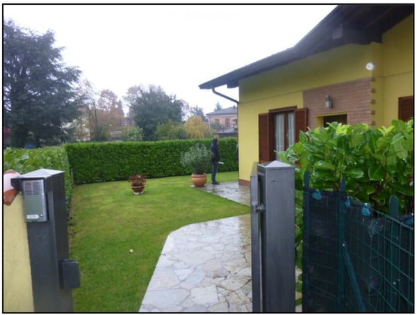 Vendo graziosa villetta a schiera immersa nel verde 1