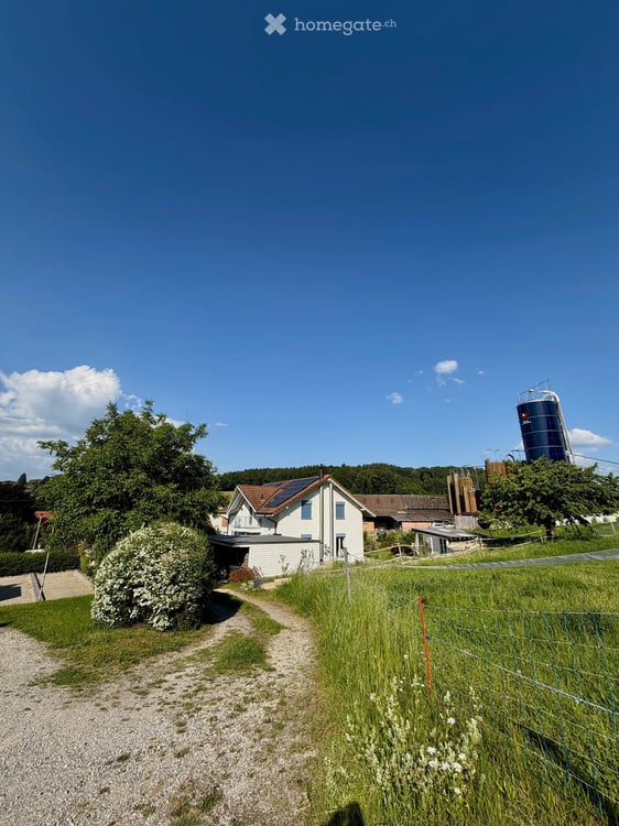 Liegenschaft mit Haupthaus und separater Wohnung 1
