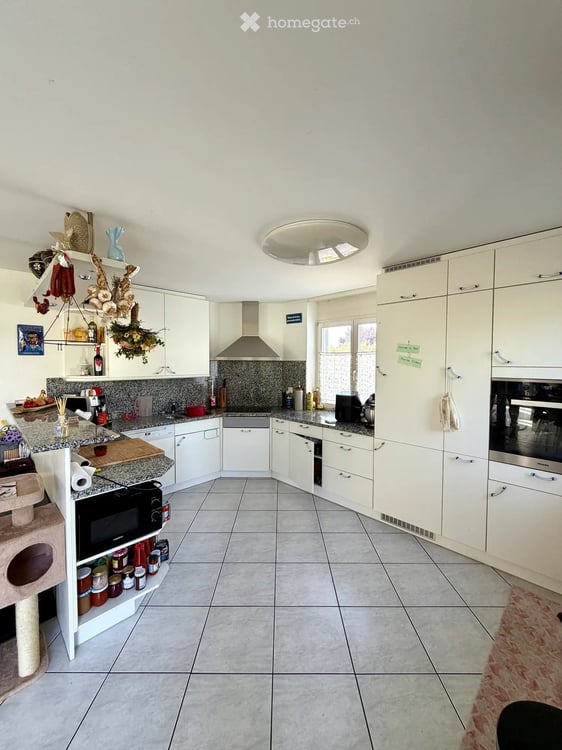 Liegenschaft mit Haupthaus und separater Wohnung 4