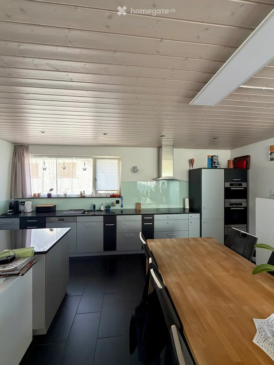 Liegenschaft mit Haupthaus und separater Wohnung 3