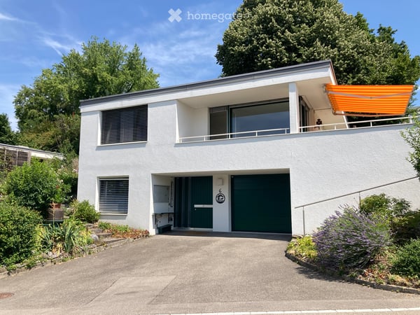 5,5-Zimmer-Haus mit Umschwung 1