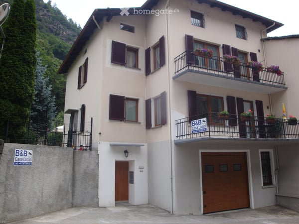 Casa con 3 appartamenti, garage,giardino. 1