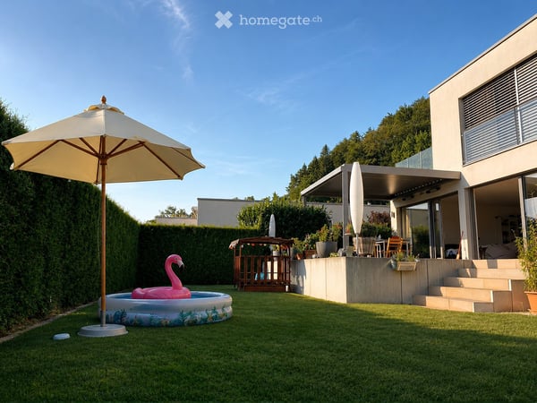 Einziehen und wohlfühlen: 170 m² Gartenwohnung in Stallikon 1