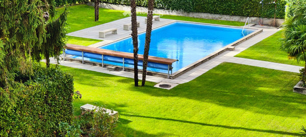 Elegante kleine Wohnung mit Gemeinschaftsgarten und Pool 1