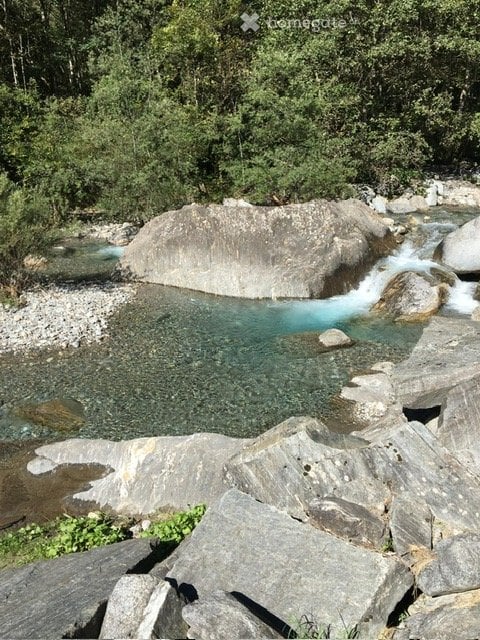 Bel rustico in riva al fiume a San Carlo, Valle Bavona 2