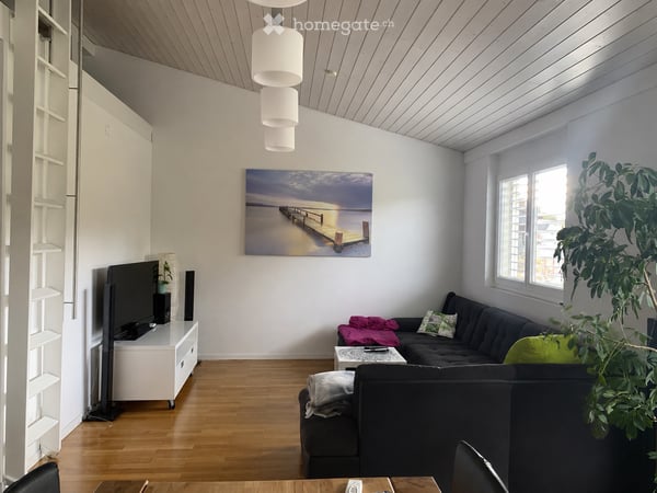 Helle 4.5-Zimmer-Wohnung  mit Balkon in 3-Familienhaus 1
