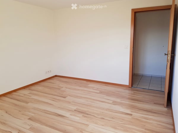 Helle 4 ½ Zimmer Wohnung im Grünen 5