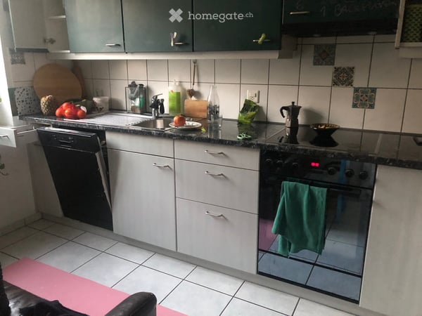 Befristetes möbliertes Zimmer in einer 4-Zimmer-Wohnung. 2