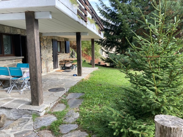 Affittasi a Cari, grazioso 2,5 uscita giardino, 5