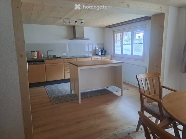 Frisch renovierte sonnige Wohnung mit Charme 2
