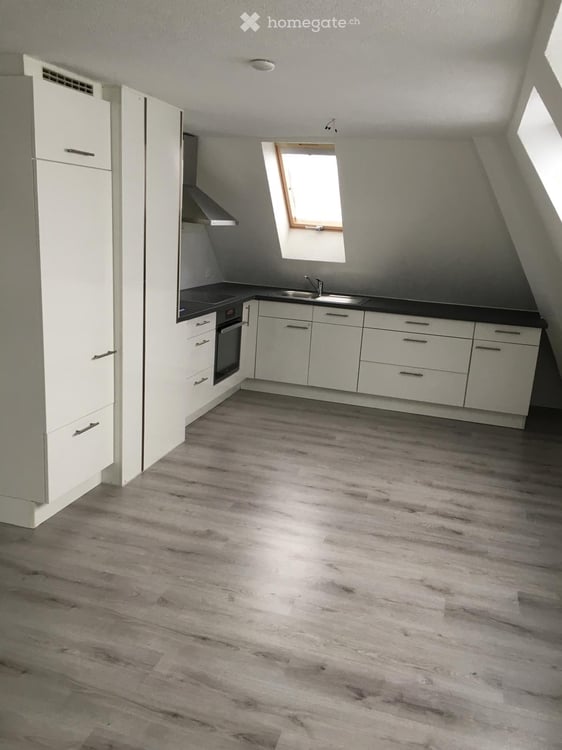 Attraktive 2.5 Zimer Dachwohnung 2