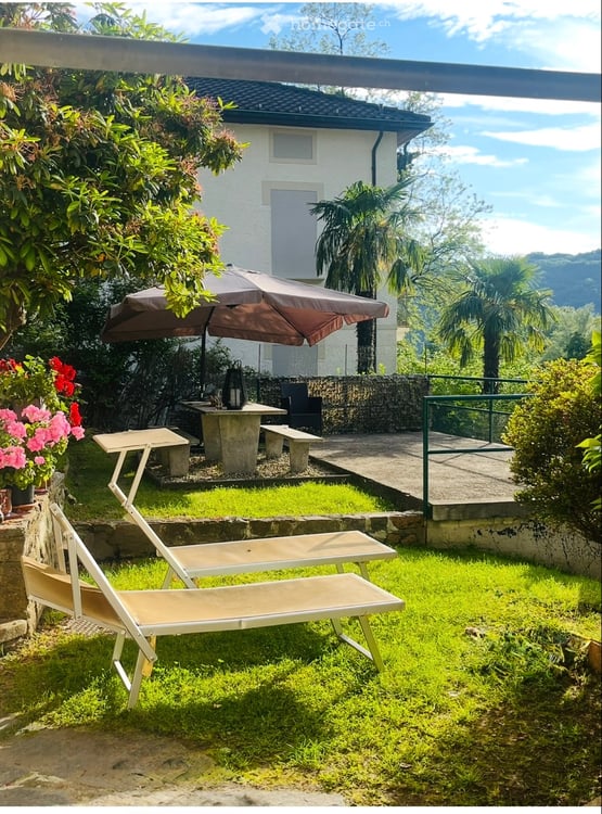 Casa unifamiliare con splendido giardino a 2 passi dal lago 1