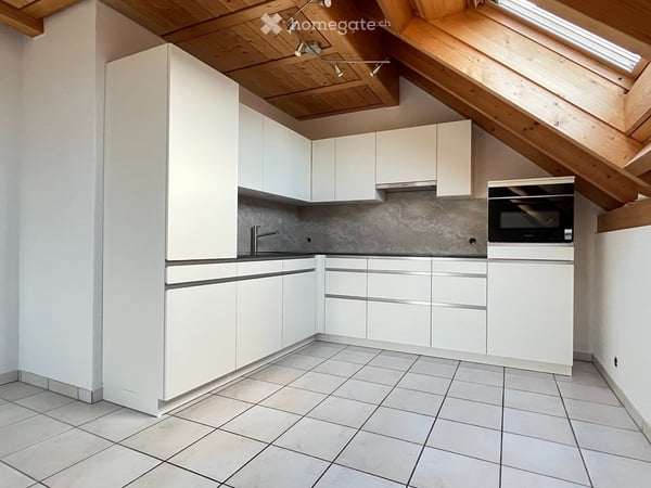 Hell 3-Zimmer Duplex-Dachwohnung mit neuer Küche zu vermiete 1