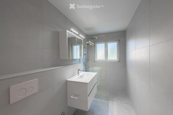 Wunderschöne komplett renovierte Wohnung mit toller Aussicht 2