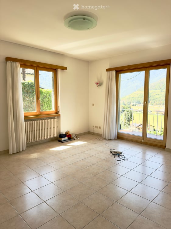 Casa indipendente su due piani con giardino e 2 box auto 3