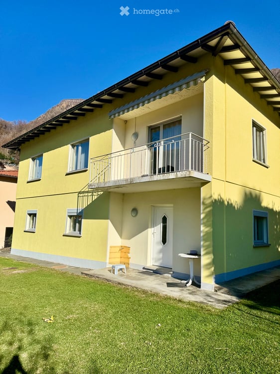Casa indipendente su due piani con giardino e 2 box auto 1