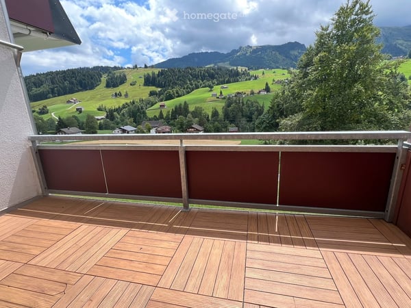 4-Zimmer Wohnung mit Aussicht zu vermieten 3