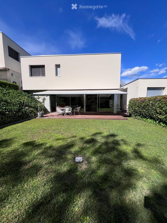 SPAZIOSA VILLA 4.5 CON GIARDINO PRIVATO A CARONA 1