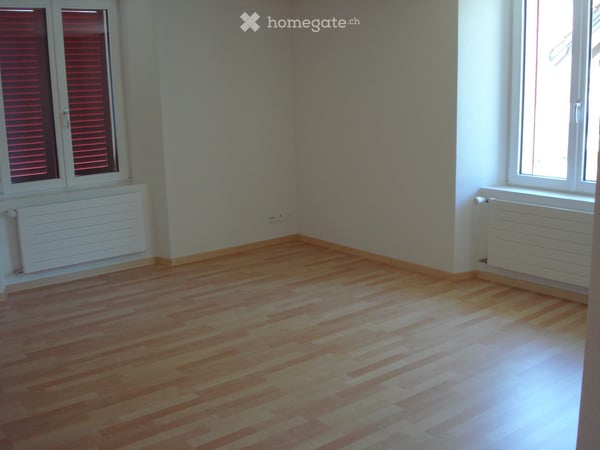 Helle 4.5 Zimmer Wohnung mit Balkon und Aussicht 2.OG 2