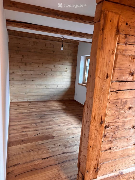 Frisch renovierte 4½-Zimmer-Wohnung in Trun (Campliun) 5