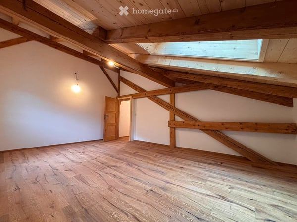 Frisch renovierte 4½-Zimmer-Wohnung in Trun (Campliun) 2
