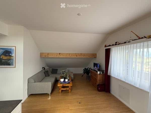 3.5 Zimmer-Dachwohnung mit wunderschöner Aussicht 3