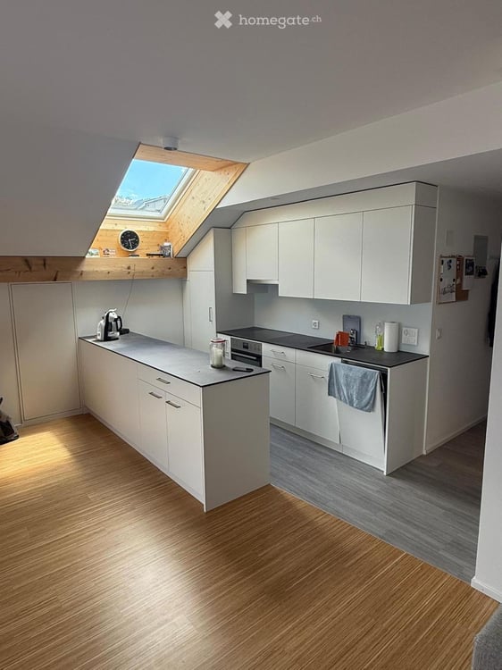 3.5 Zimmer-Dachwohnung mit wunderschöner Aussicht 2