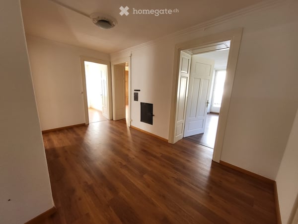 Helle 4.5-Zimmer-Wohnung im Zentrum von Trun 1