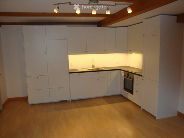 Grosszügige 3.5 - Zimmerwohnung in Erlenbach 2
