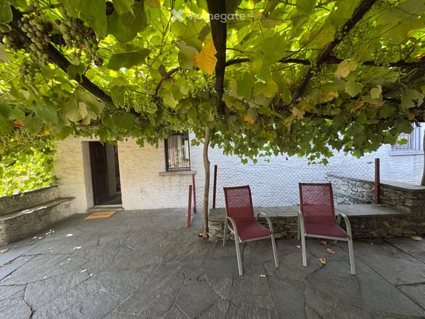 Casa ticinese completamente ammobiliata, giardino e pergola 3