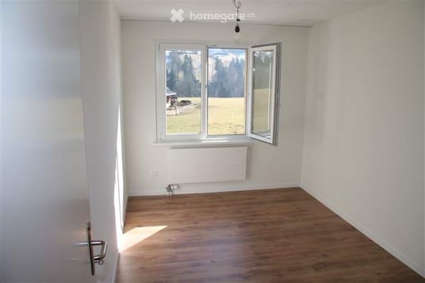 Moderne 4.5 Zi. Wohnung mit Gartensitzplatz, sonnige Lage 3