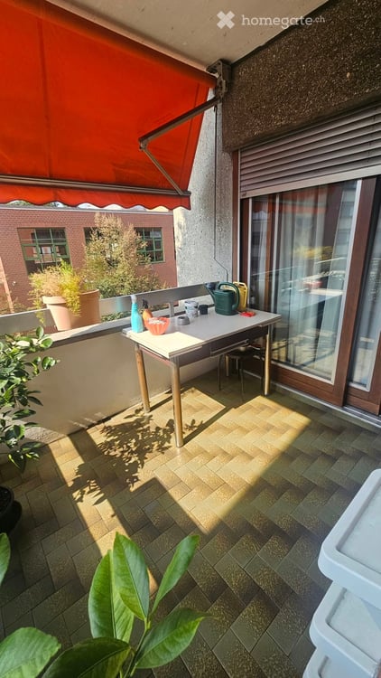 Lugano-Besso, vicino FFS, ampio 3.5 locali con garage 1