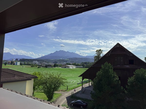 Neuwertige Dachwohnung mit Aussicht 5