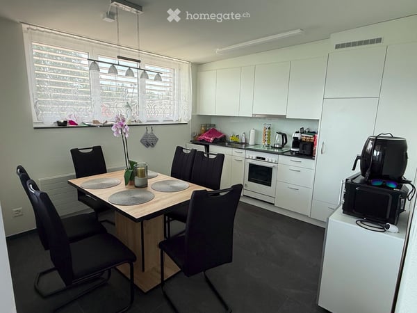 Neuwertige Dachwohnung mit Aussicht 1