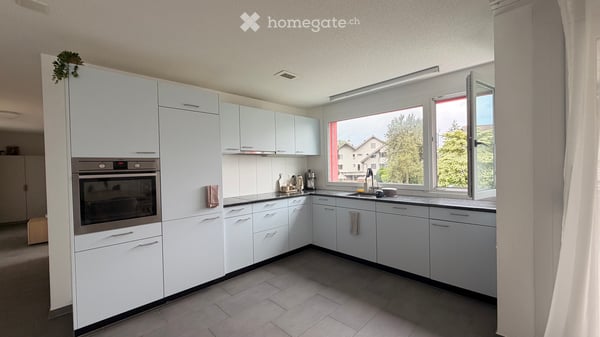 Ab 01.11. SONNIGE RUHIGE 2.5-Zimmer Wohnung 3