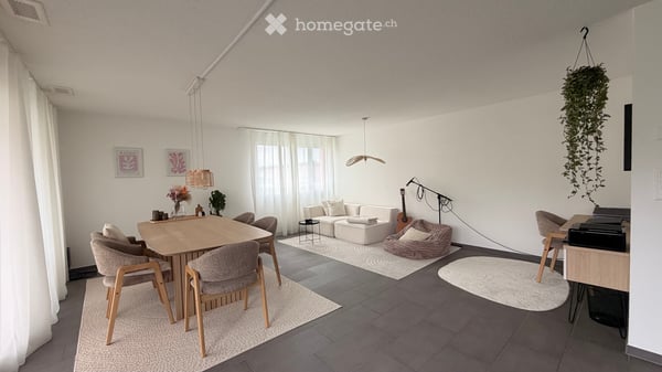 Ab 01.11. SONNIGE RUHIGE 2.5-Zimmer Wohnung 1