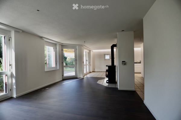 Neu Renoviertes EFH mit Garten & viel Wohnkomfort in Rafz 2