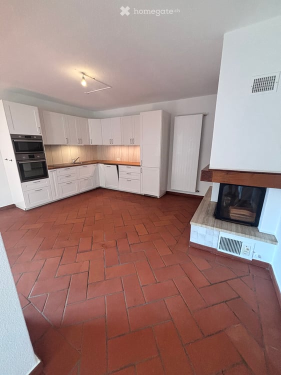 Casa unifamiliare di 210 m² con giardino e piscina. 4