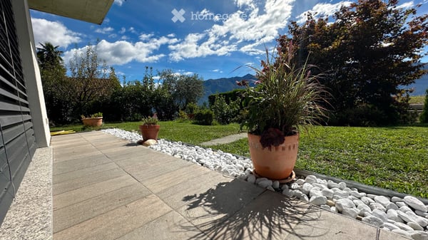 Appartamento con giardino e vista lago in villa bifamiliare 5