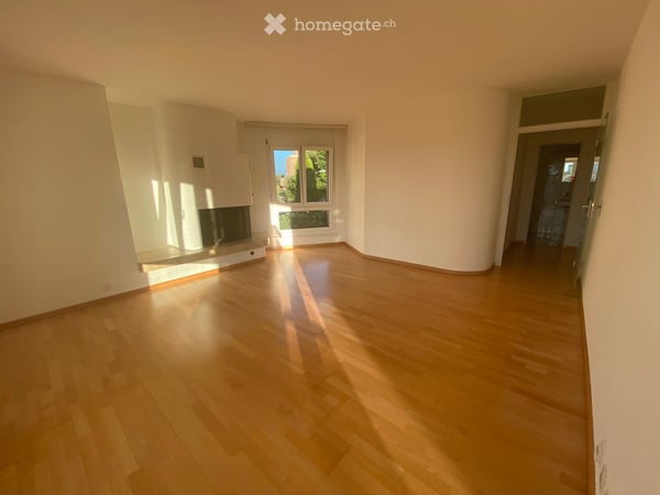 2.5 Zimmer Wohnung mit Lift, Balkon, Tiefgaragenparkplatz 1
