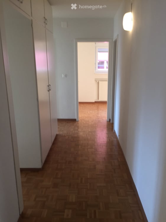 Schöne 2.5 Zimmerwohnung zu Vermieten im Hochpartere 5