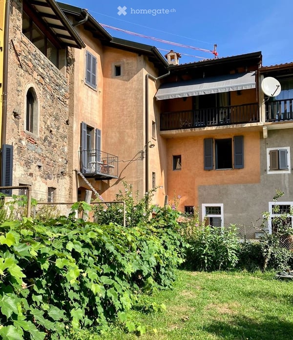 Cercasi subentrante  casa di nucleo con giardino a Carona