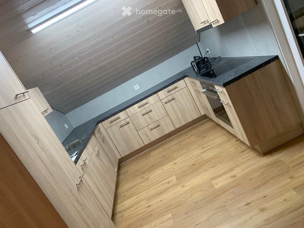 zu vermieten: 4.5-Zimmer-Wohnung, 2. OG 1