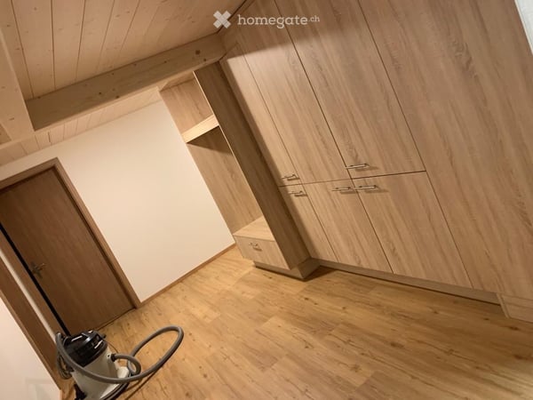 zu vermieten: 4.5-Zimmer-Wohnung, 2. OG 2