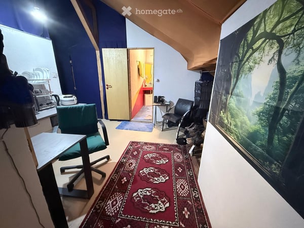 Voll möbliertes 1-Zimmer-Dachgeschoss-Atelier in Bülach. 3