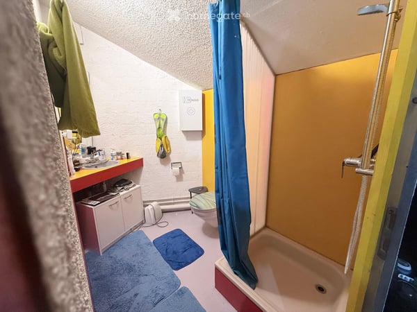 Voll möbliertes 1-Zimmer-Dachgeschoss-Atelier in Bülach. 5