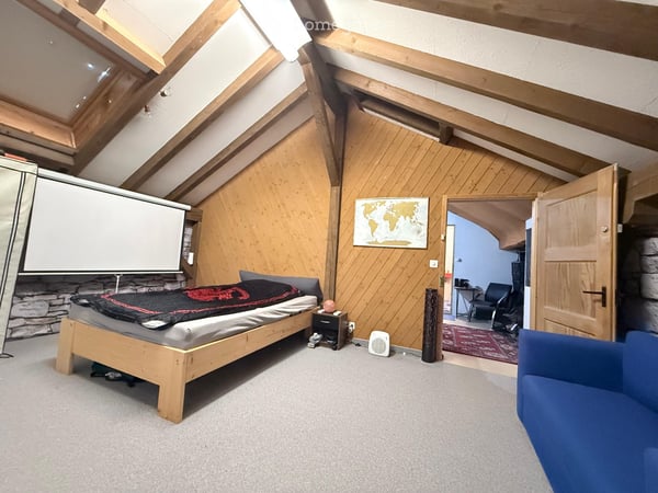 Voll möbliertes 1-Zimmer-Dachgeschoss-Atelier in Bülach. 1