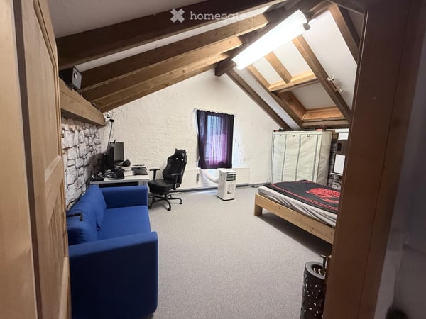 Voll möbliertes 1-Zimmer-Dachgeschoss-Atelier in Bülach. 2