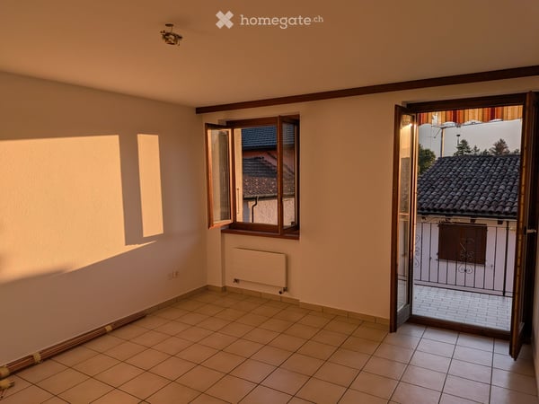 Giubiasco: 3.5 locali con balcone e garage, libero subito 2